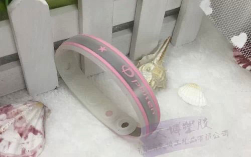 哎呀呀在我司定制的硅膠手環(huán)產(chǎn)品展示