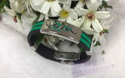 青年旅行社在我司定制的硅膠手環產品展示